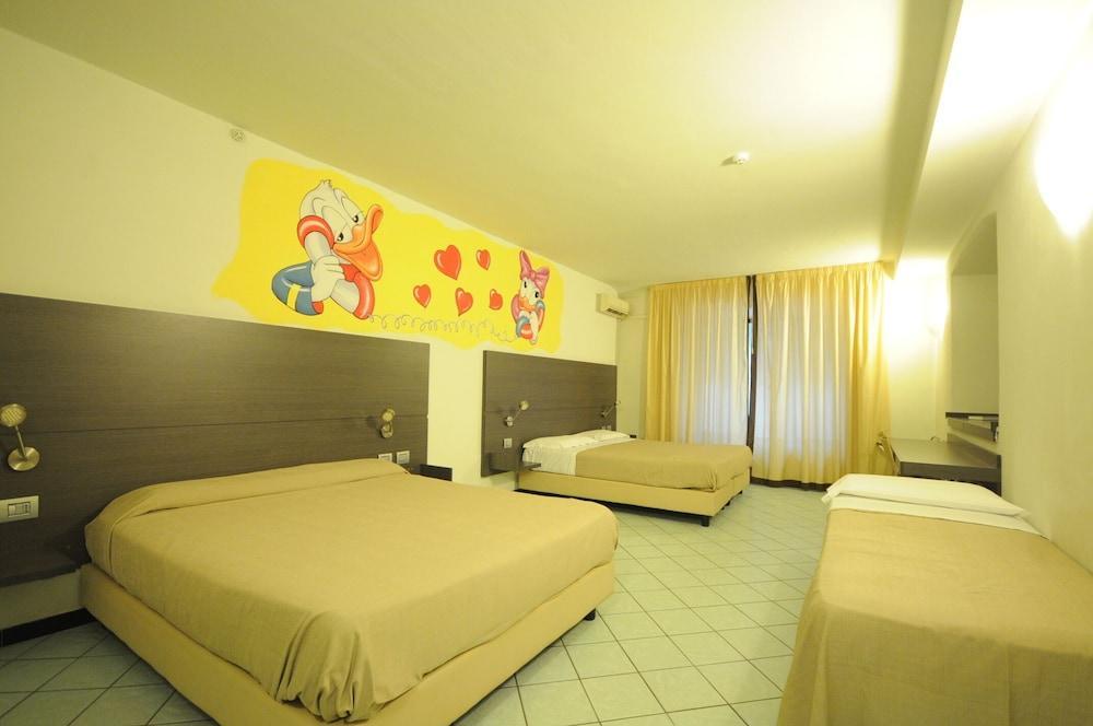 Hotel Tirreno Marina di Massa Ngoại thất bức ảnh
