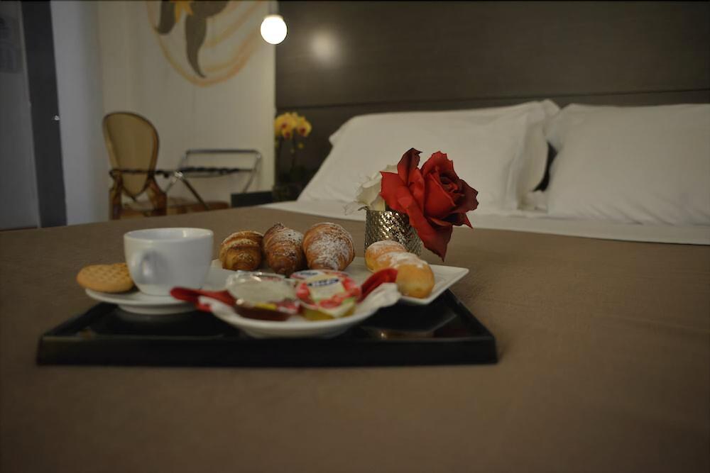 Hotel Tirreno Marina di Massa Ngoại thất bức ảnh