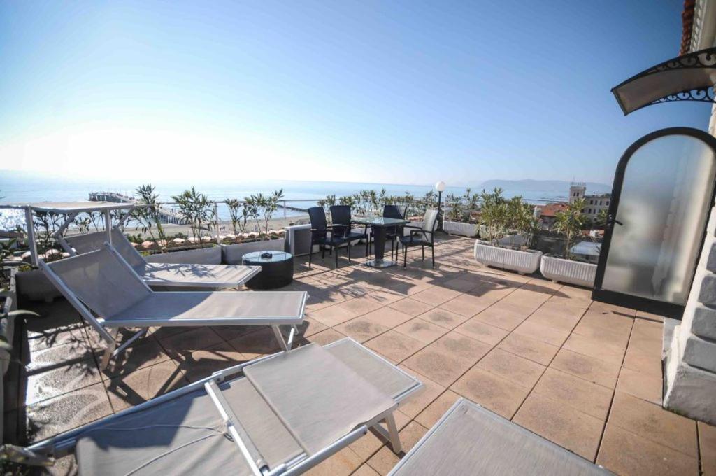 Hotel Tirreno Marina di Massa Ngoại thất bức ảnh