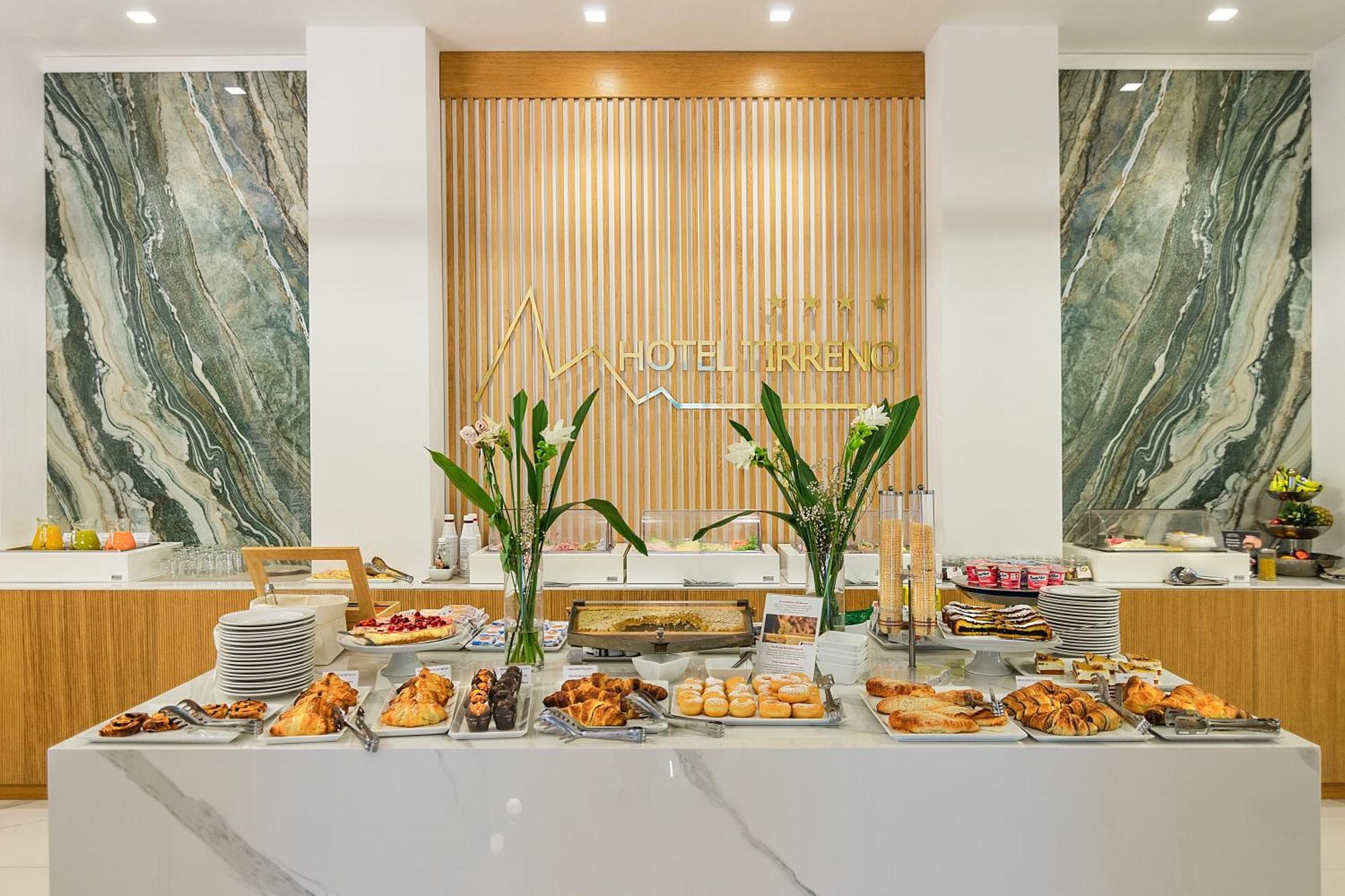 Hotel Tirreno Marina di Massa Ngoại thất bức ảnh