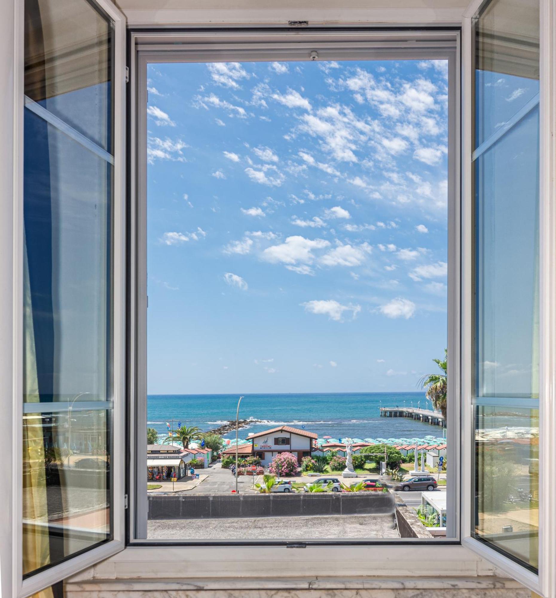 Hotel Tirreno Marina di Massa Ngoại thất bức ảnh