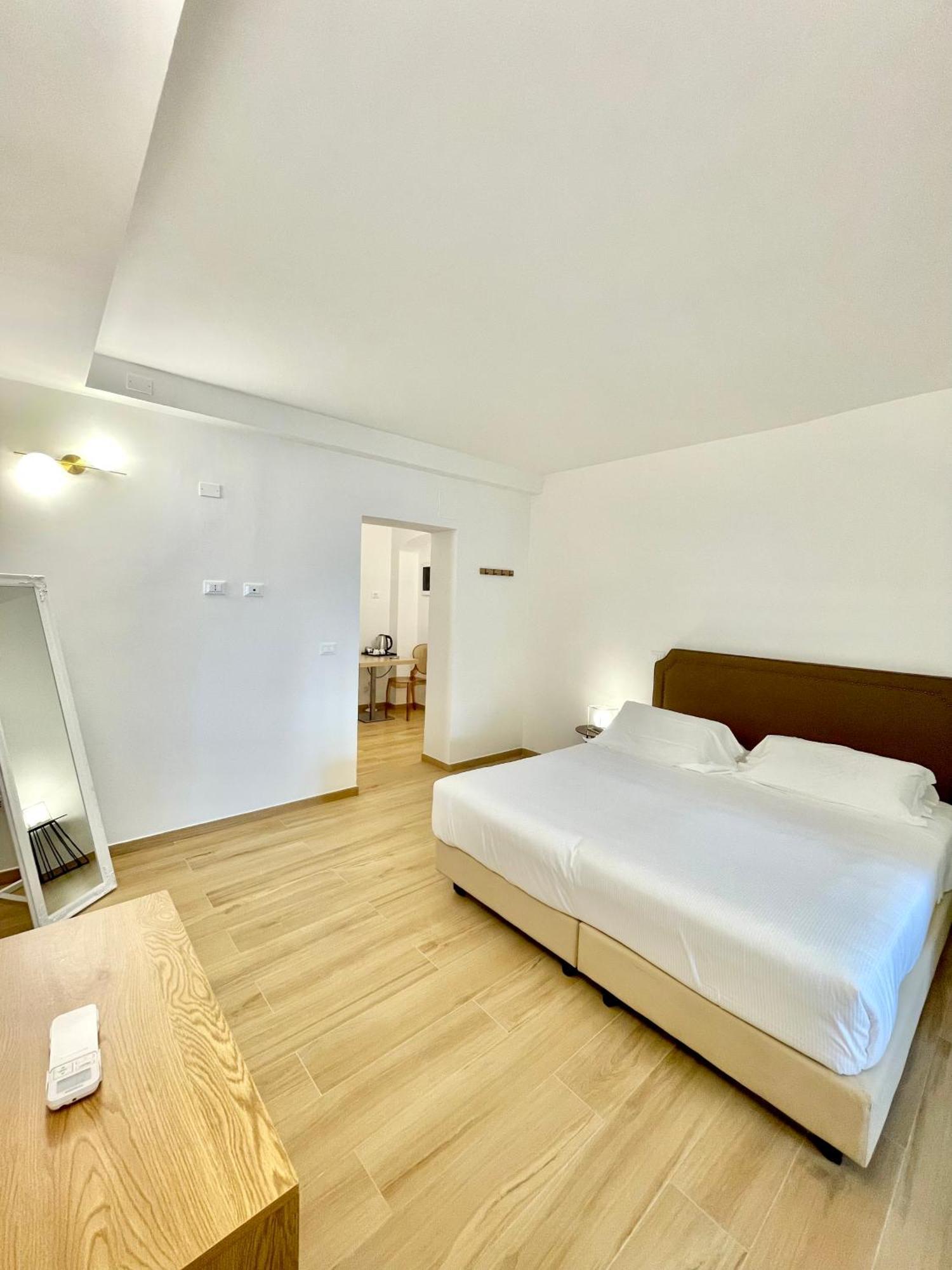 Hotel Tirreno Marina di Massa Ngoại thất bức ảnh